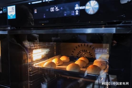 AWE2024：厨电行业产品趋势——智能化烹饪时代的一体厨房美学(图6)