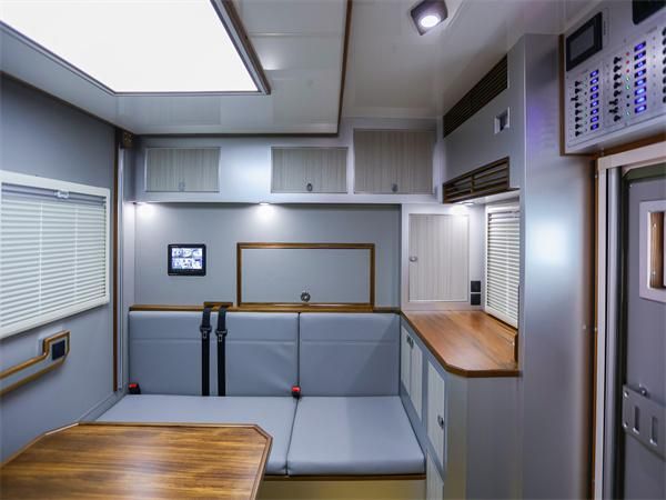 2024款奔驰乌尼莫克U4023四驱越野房车24款巅峰之作(图6)