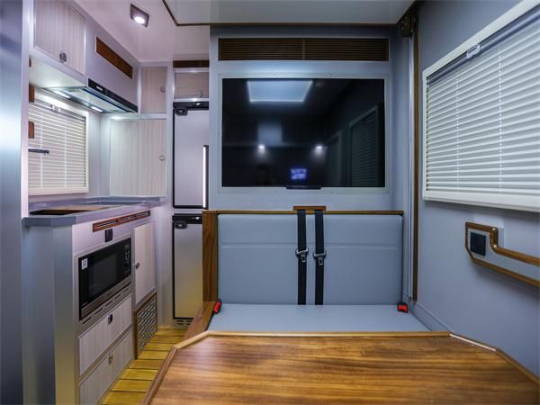 2024款奔驰乌尼莫克U4023四驱越野房车24款巅峰之作(图3)