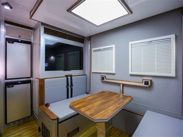 2024款奔驰乌尼莫克U4023四驱越野房车24款巅峰之作(图4)