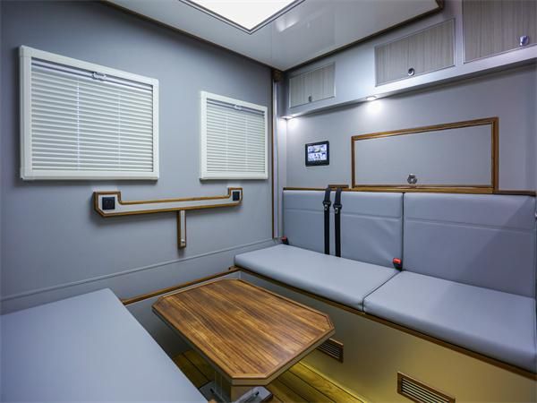 2024款奔驰乌尼莫克U4023四驱越野房车24款巅峰之作(图7)