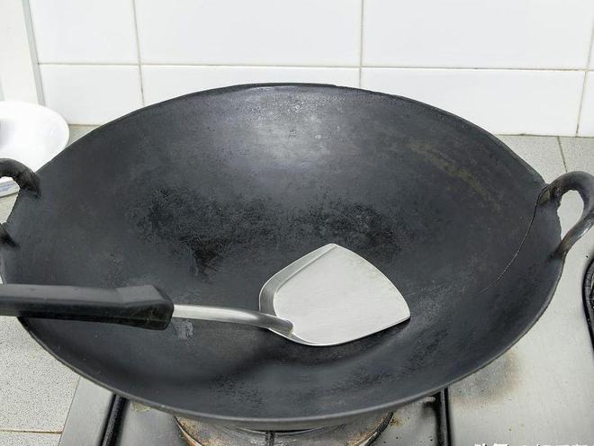 K8·凯发：比黄焖鸡更黑心！一厨房用品可致中毒重金属超标看你家在用吗(图11)