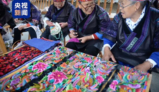 45个山里娃站上国际T台！讲述藏在衣服里的秘密(图2)