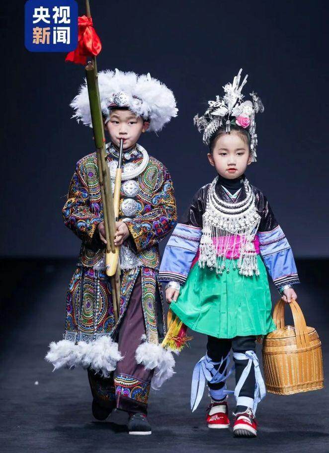 凯发国际首页：45个山里娃站上国际T台！展示一场“行走的贵州风俗展”