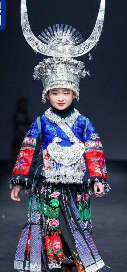 凯发国际首页：45个山里娃站上国际T台！展示一场“行走的贵州风俗展”(图3)