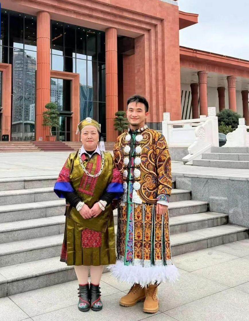 凯发国际首页：45个山里娃站上国际T台！展示一场“行走的贵州风俗展”(图4)