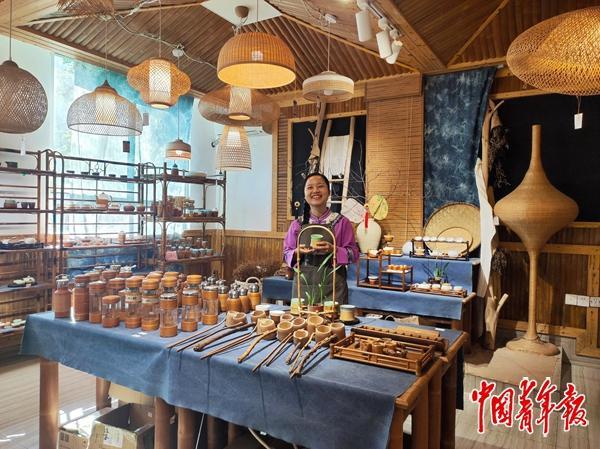 K8·凯发：年轻人成非遗工坊“掌门人”乡村正在发生什么｜文化中国行(图1)