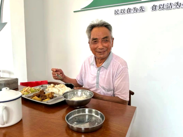 盐城经开区步凤镇：助餐小院里的“幸福滋味”(图1)