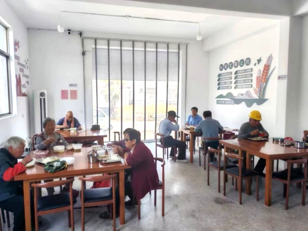 盐城经开区步凤镇：助餐小院里的“幸福滋味”(图2)