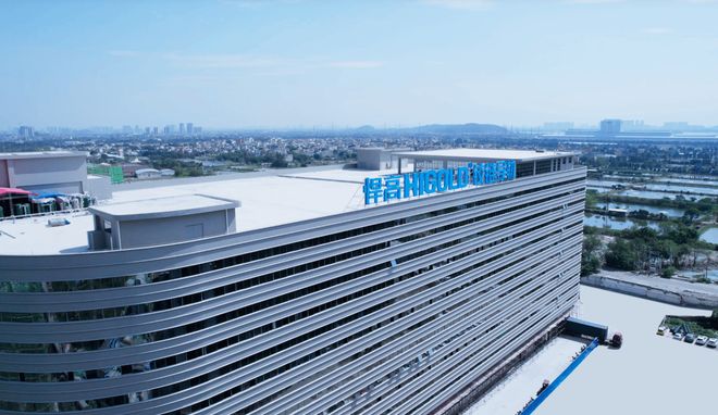 K8·凯发科技：一年净赚5亿！佛山兄妹干出行业第一股市值超300亿