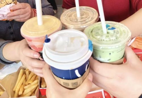 回村的年轻人撑起消费市场再“下沉”(图1)