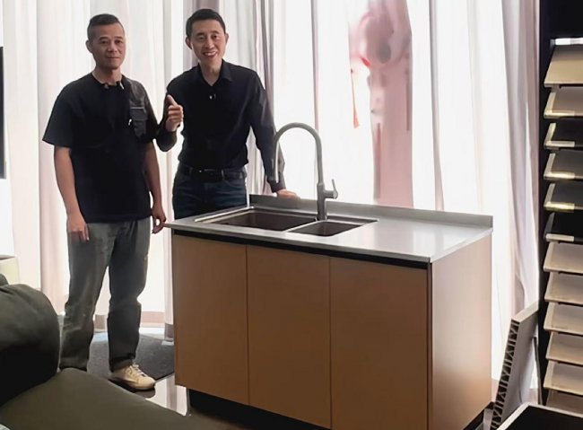 380元起家金翼鸟不锈钢橱柜网红新哥二次创业感悟：找准风口事半功倍(图2)