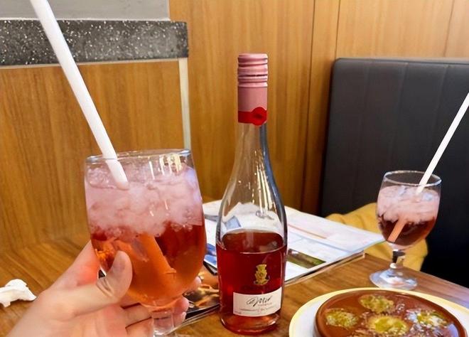 日本餐企在中国赚不到钱？萨莉亚红酒卖断货百亿营收却利润缩水(图2)