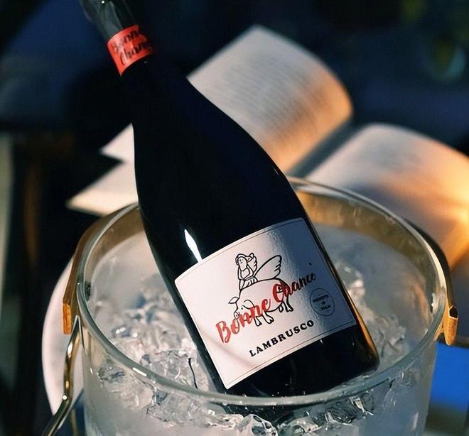 日本餐企在中国赚不到钱？萨莉亚红酒卖断货百亿营收却利润缩水(图7)